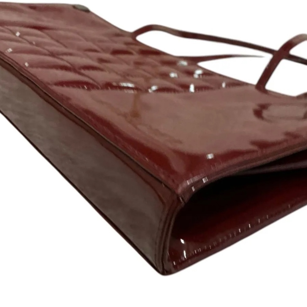 ✨💎CHANEL💎✨Vintage East West Quilted Patent Leather Chocolate Bar. 5 Series! - Picture 3 of 8